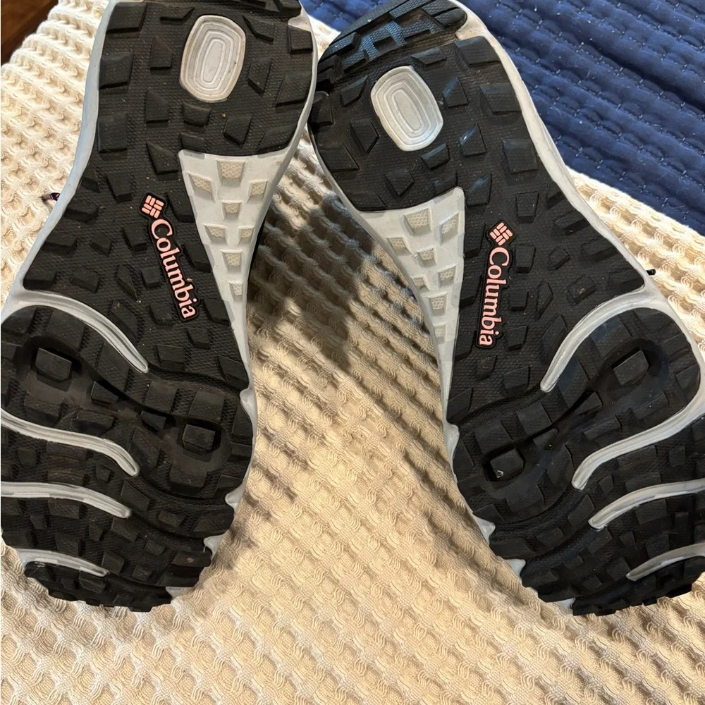 Columbia Women's  Vertisol Trail Hiking Shoe Black/Pink Sz 10.5 - Picture 6 of 8